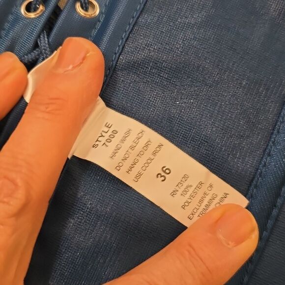 - FREDERICKS OF HOLLYWOOD LACE BROCADE/UNDERWEAR SET SIZE 36 - Picture 9 of 10